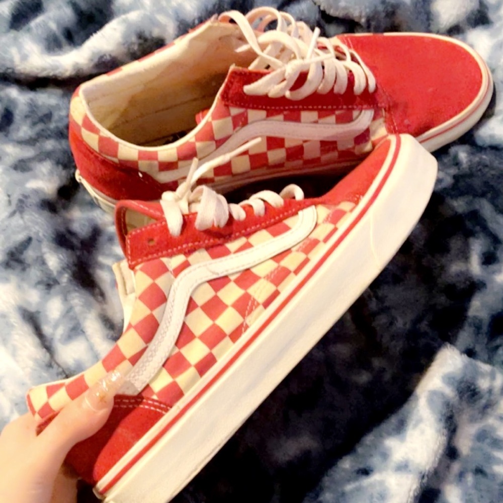 WOMENS SIZE 10.5 MENS SIZE 9